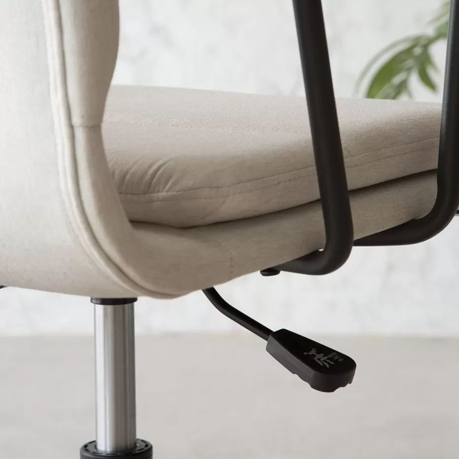 Best Sale Aiko Chaise de bureau rembourrée beige avec accoudoirs et roulettes Salles À Manger | Chaises De Bureau